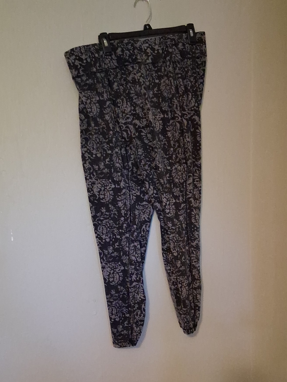 Source Unknown Black & Gray Printed Jogger Pants
